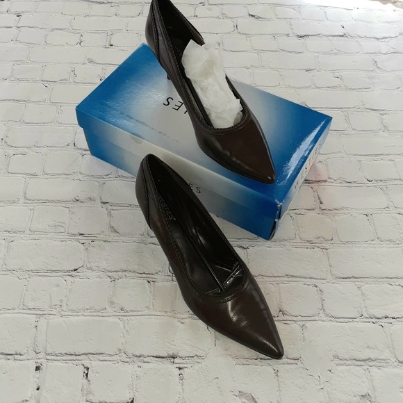Westies by Nine West Wsherwish Dark Brown Leather Kitten Heel Pumps Size 8 - Picture 1 of 9